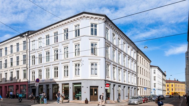 Fasade Helgesens gate 18. Leiligheten har en svært attraktiv og sentral beliggenhet i et veletablert område på Grünerløkka.