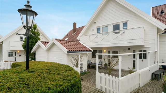 Lene Hviding v/Krogsveen eiendom har gleden av å presentere Grasholmbryggå 35 B.