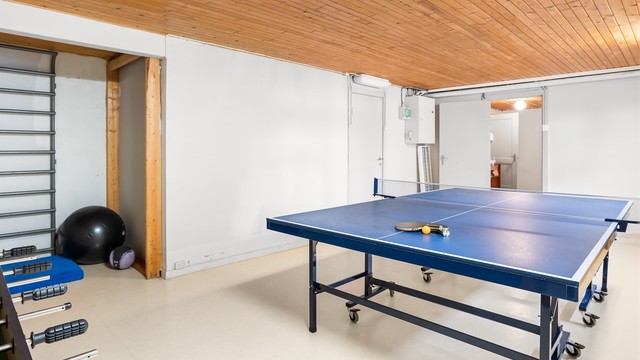 Kjelleren byr på flere rom til oppbevaring. Her er det godt med plass!