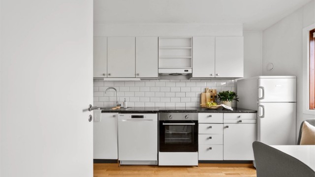 Kjøkken ligger adskilt fra stue, men flere har valgt å åpne opp.