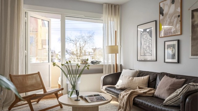 Fra stuen er det direkte utgang til en flott balkong, som skaper en herlig forlengelse av boligen på sommerhalvåret