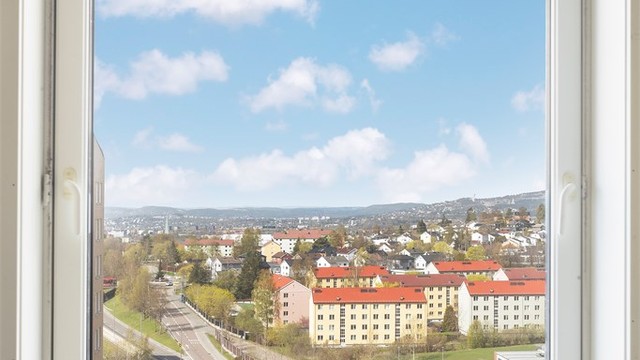 Vinduer fra 2014 med 2-lags glass rammer inn utsikten.