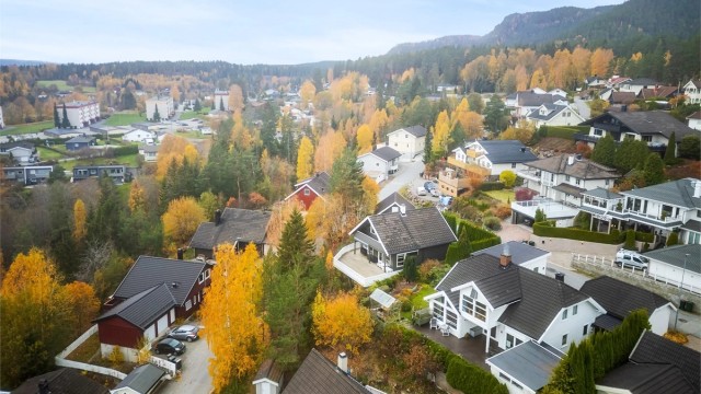 IF Birkebeineren er et aktivt idrettslag i nærmiljøet med eget klubbhus, kunstgressbane og tennisbaner