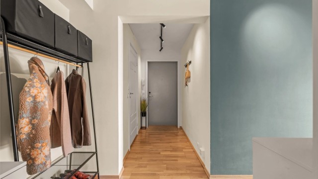 Leiligheten disponerer tre boder: én innvendig, én i oppgangen og én i kjelleren.