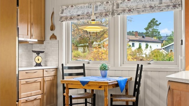 Hyggelig liten frokostplass på kjøkkenet