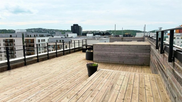 Sameiet har en stor, felles takterrasse som kan benyttes av alle beboerne. (Selgers bilde)