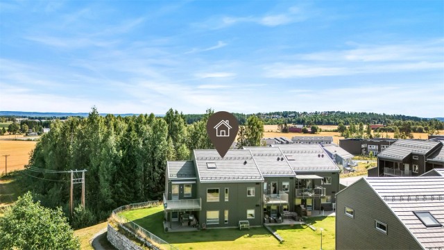 Steinbukken 66 ligger i et naturskjønt og populært boligområde på Neskollen.