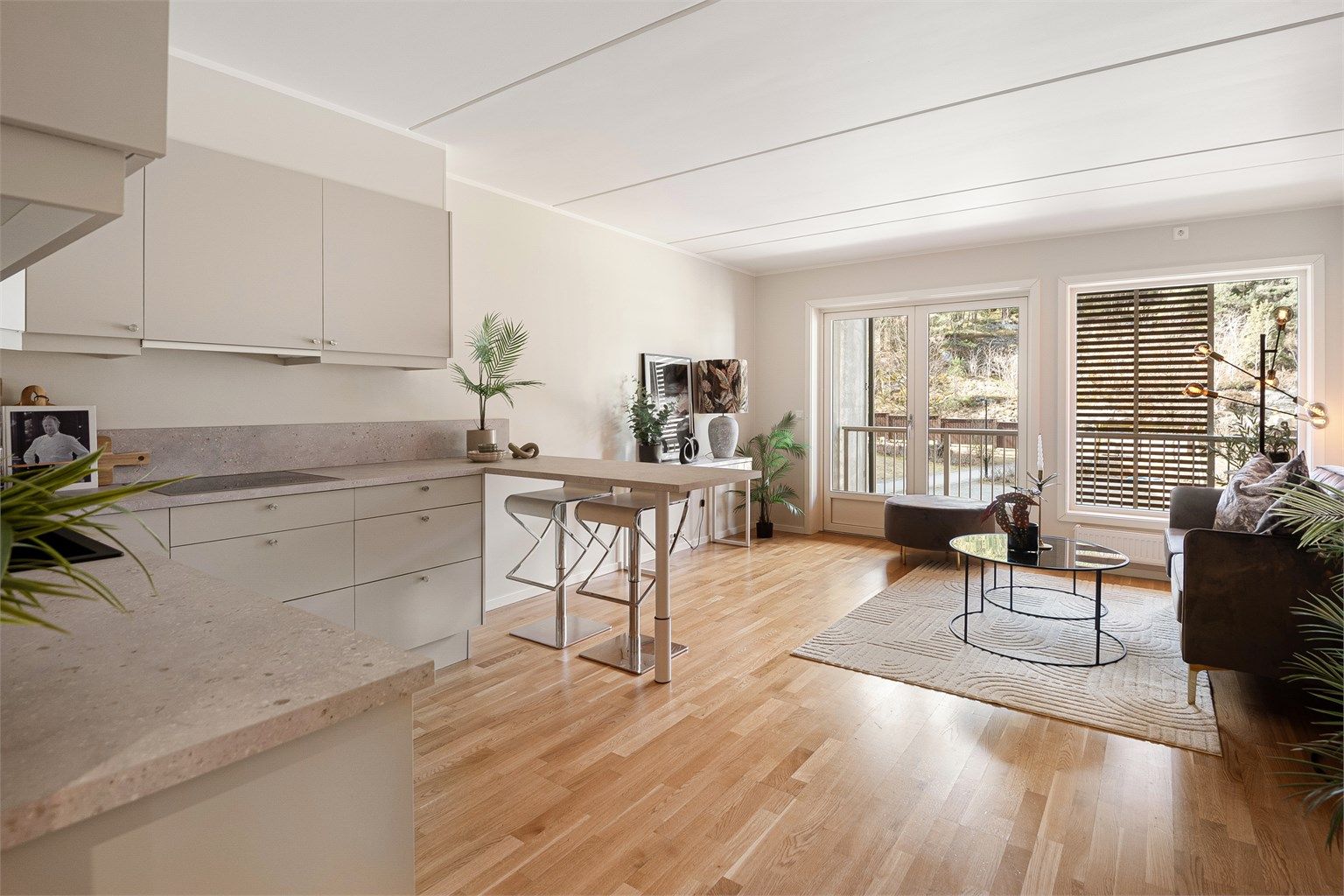 Velkommen inn til denne lekre og påkostede leiligheten i Olaf Helsets vei 1B presentert av Marius Løkken i Krogsveen