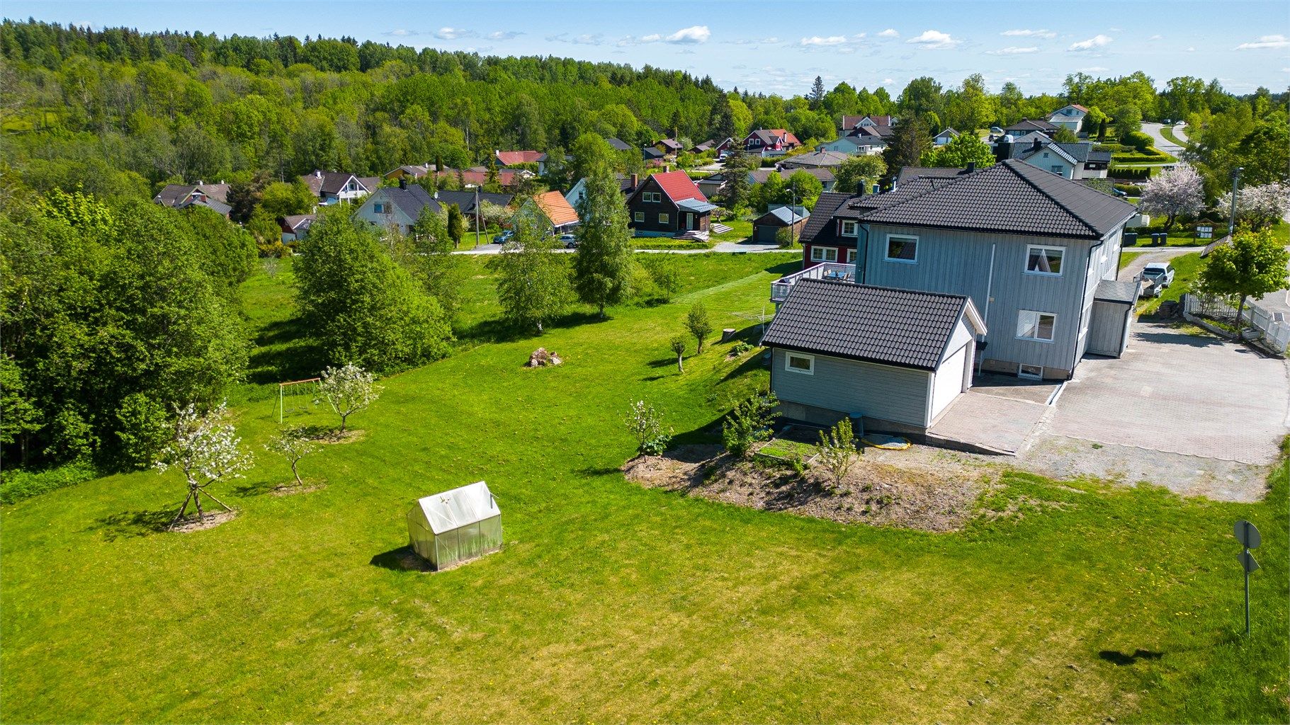 Velkommen til Heggedalsveien 230A/230B, presentert av Pojan Eskandari i Krogsveen.