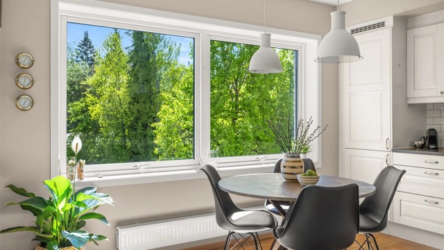 2 store vinduer sørger for svært gode lysforhold på kjøkkenet.