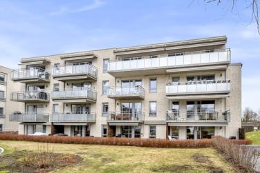 Velkommen til Kokkerudlia 4A - Strøken og moderne 2-roms leilighet fra 2017 med solrik balkong 