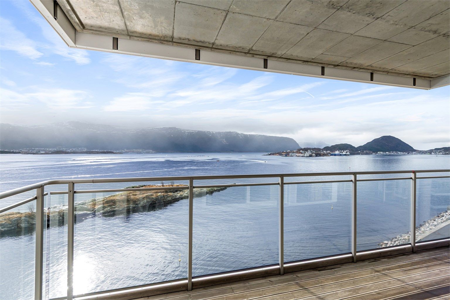 Flott utsikt mot Borgundfjorden