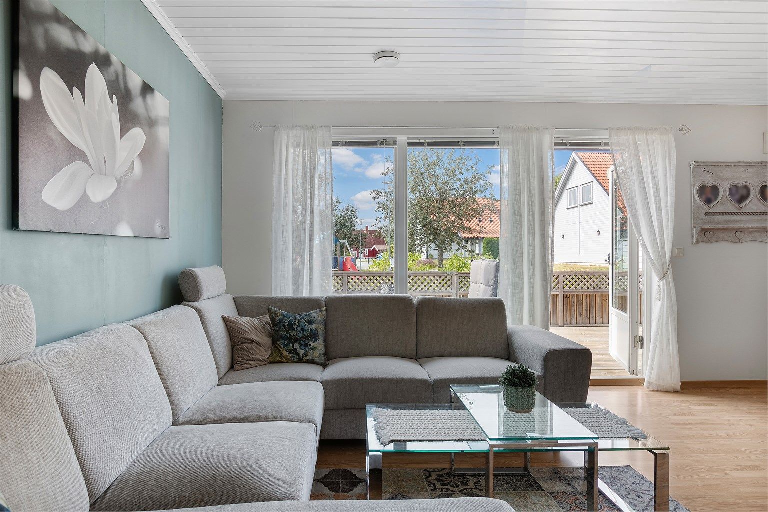 Det er installert balansert ventilasjon med varmegjenvinning i boligen.