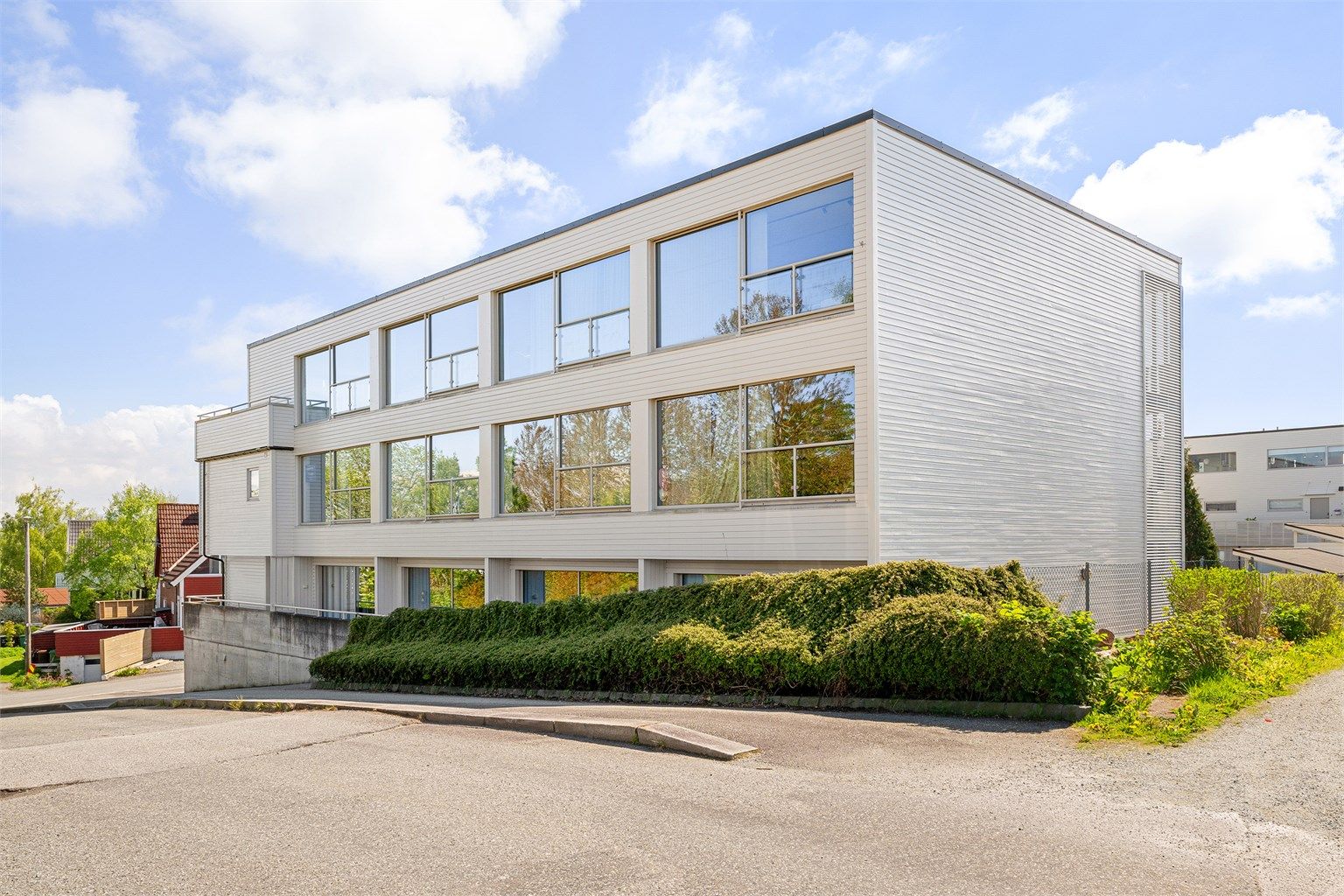 Leiligheten ligger i byggets 2. etasje. 