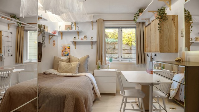 Hovedsoverommet er av god størrelse med god plass til ønsket møblement.