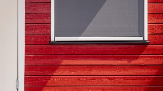 Utvendig screens på soveromsvindu og det ene stuevinduet