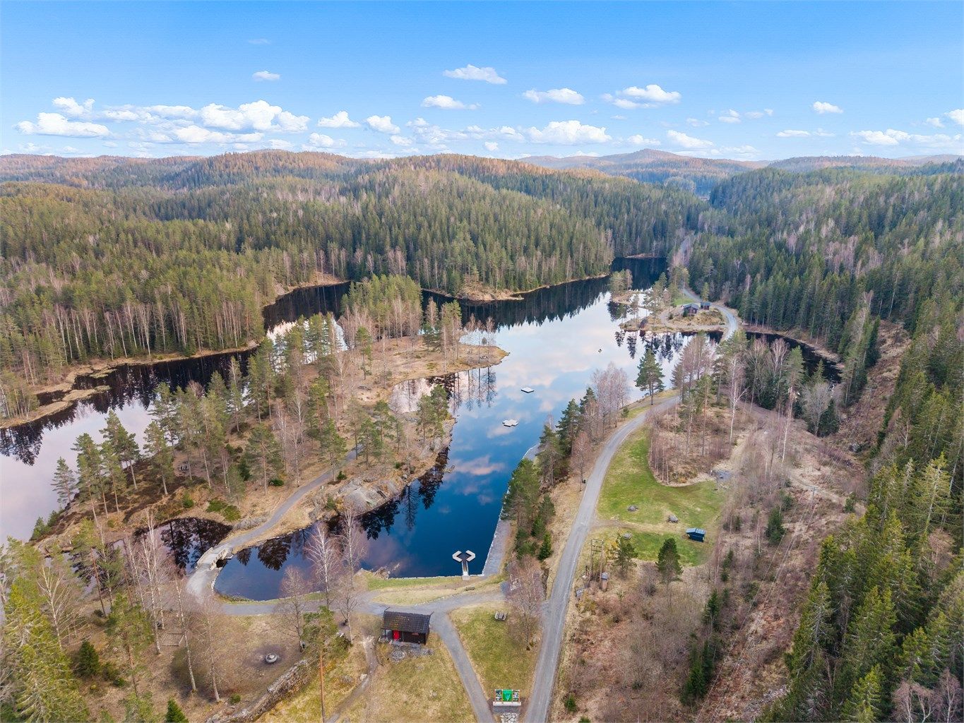 Nærheten til marka gir enkel tilgang til skog og vann - Bilde av Myrdammen
