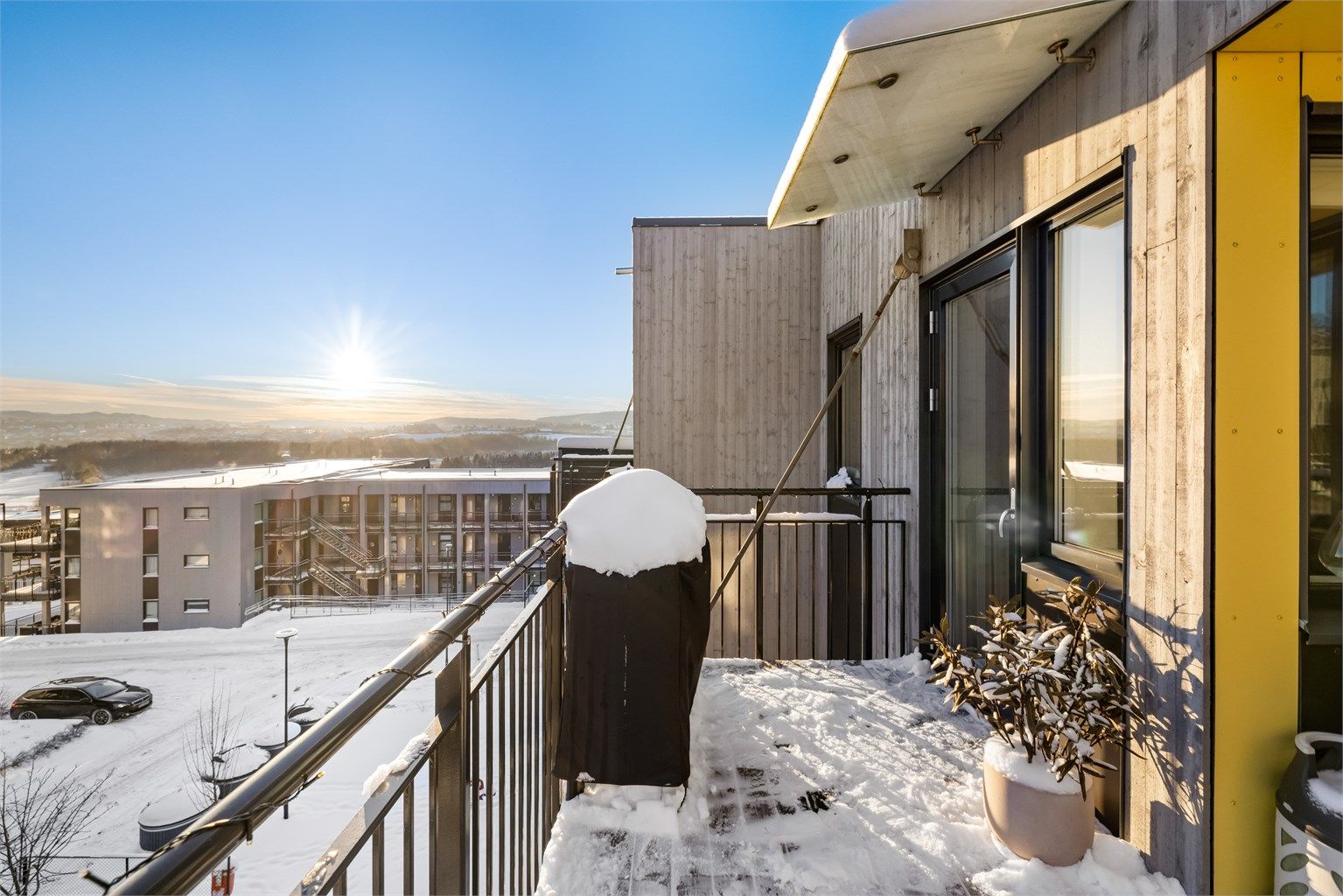 Her ute er det god utsikt!  Ifølge selger foreligger det bruksforbud på balkongen pt.