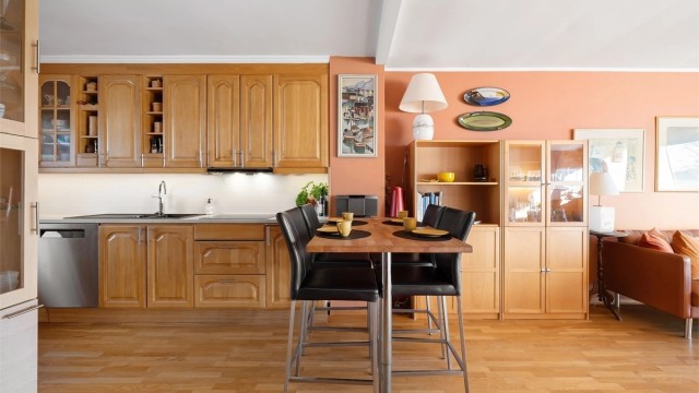 Hyggelig spiseplass / barløsning i forlengelse av kjøkkenet