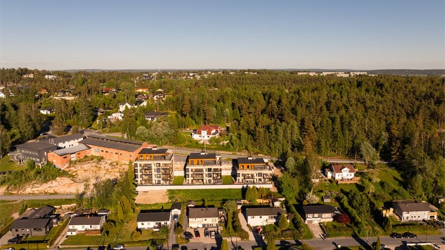 I sameiet inngår totalt 21 leiligheter hvorav kun et fåtall har tilgang til hage som denne leiligheten.