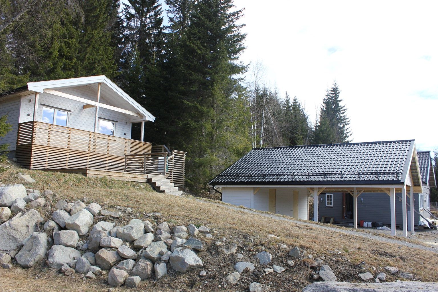 Koselig og ny hytte med carport