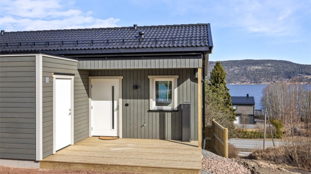 Hyggelig platting i tilknytning til inngangspartiet.
