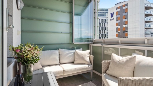 Velkommen til Sørkedalsveien 9D og denne koselige og plasseffektive 2-roms med solrik balkong. Presentert av Hamdi Kaptan og Krogsveen