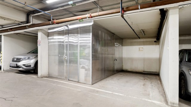 Det medfølger en garasjeplass med mulighet for ladeboks