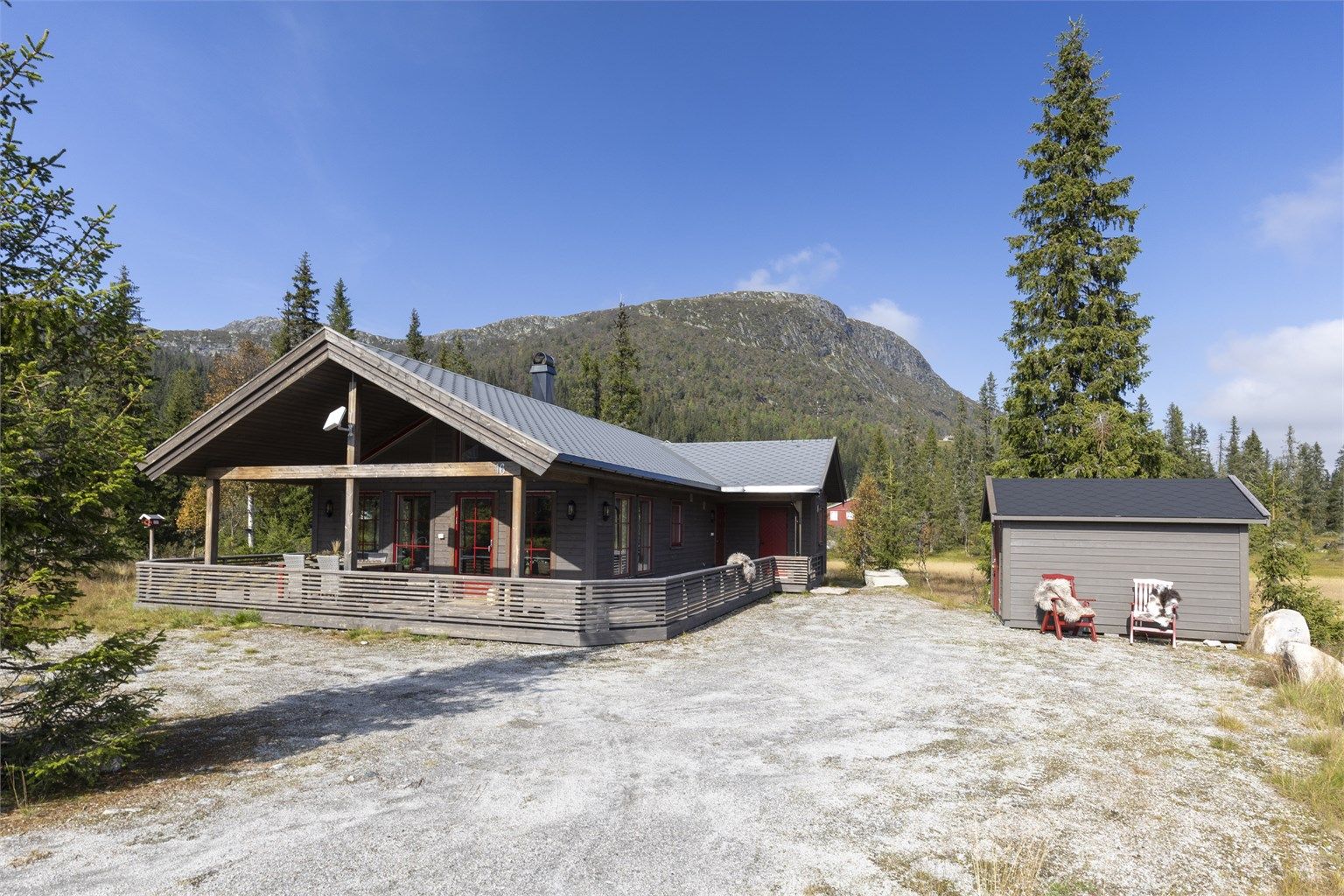 Velholdt og flott hytte med alt på ett plan og god plass til biloppstilling