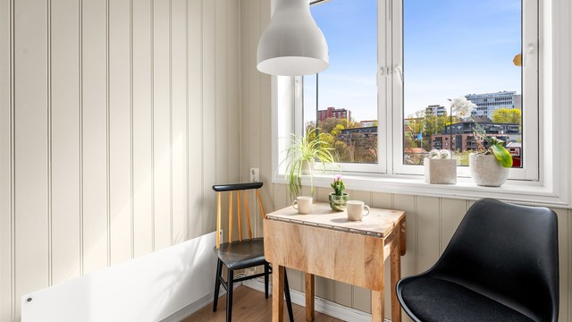 Hyggelig spiseplass på kjøkken.