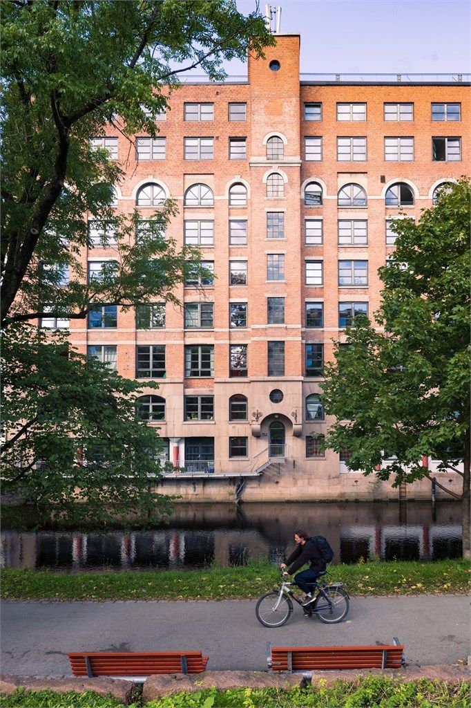 Borettslaget sett fra andre siden av Akerselva.