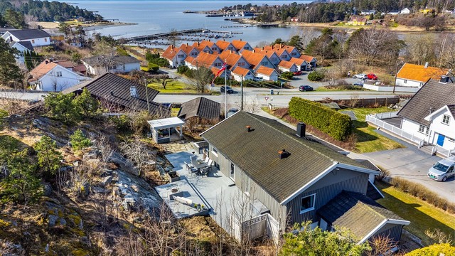 Båtplass medfølger i bryggeanlegget som sees rett forut.