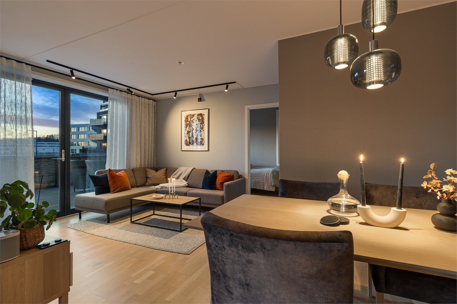 Velkommen til Ødegårds vei 33 - En attraktiv hjørneleilighet i høy første etasje på populære Snøbyen.