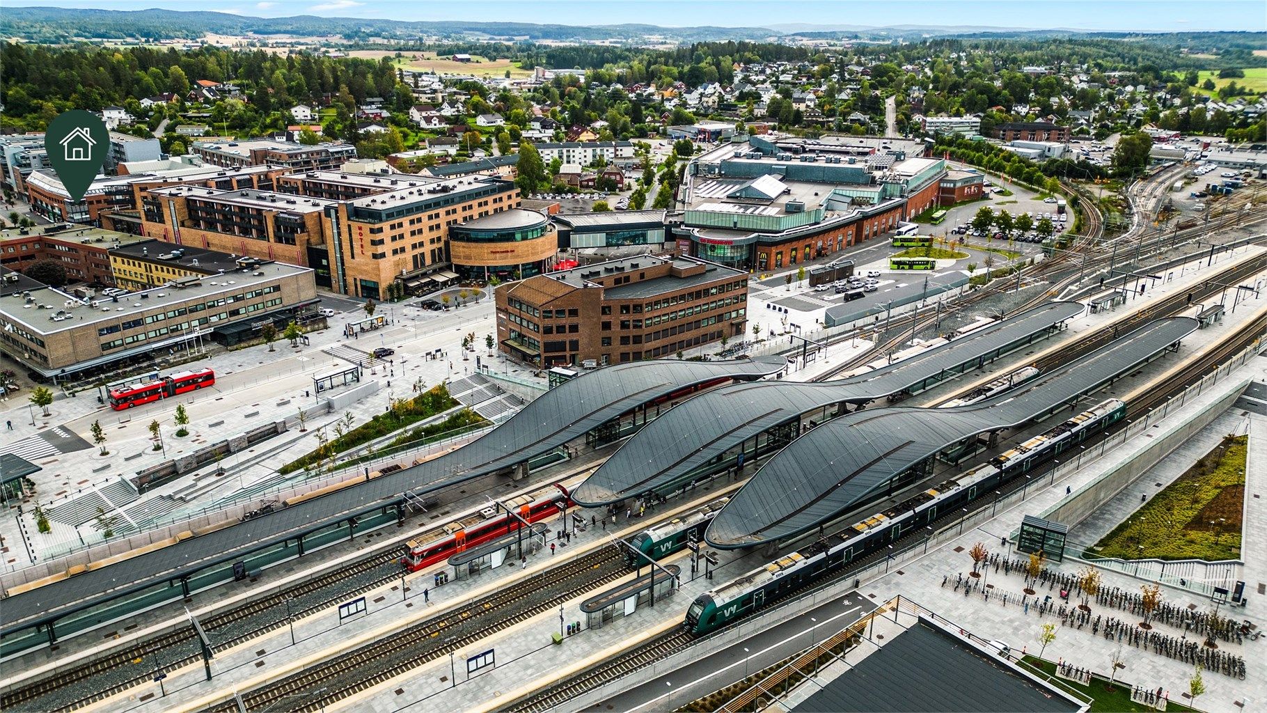 Follobanen tar deg til Oslo S på kun 12 minutter, med opptil åtte avganger i timen.