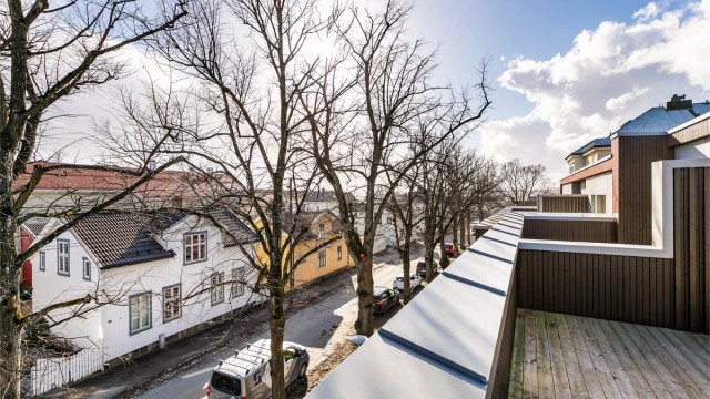 På leilighetens to takaltaner får du et herlig frirom i høyden og tilgang til solen dagen gjennom. Dette er en oppriktig sjelden mulighet i Moss. Fotograf; Børge Oppegård.