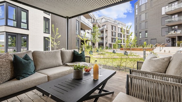 Fra stuen er det utgang til en nydelig markterrasse
