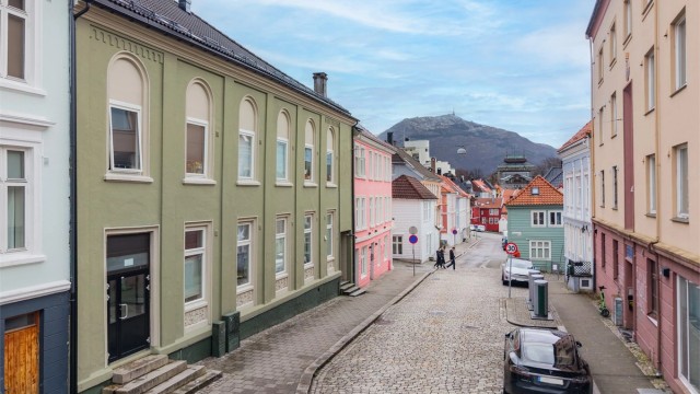 Leiligheten ligger meget sentral i Bergen sentrum med nærhet til "alt".