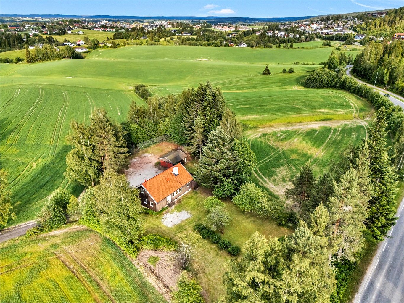 Eiendomsmegler Krogsveen v/ Vegard Gran-Andersen ønsker deg velkommen til et hjem med plass til hele familien! 