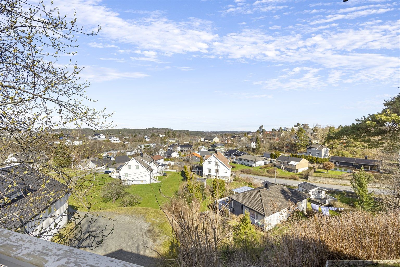 Nærområdet byr på fine turmuligheter, med kort vei til blant annet Raet nasjonalpark.