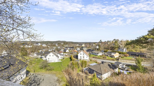 Nærområdet byr på fine turmuligheter, med kort vei til blant annet Raet nasjonalpark.