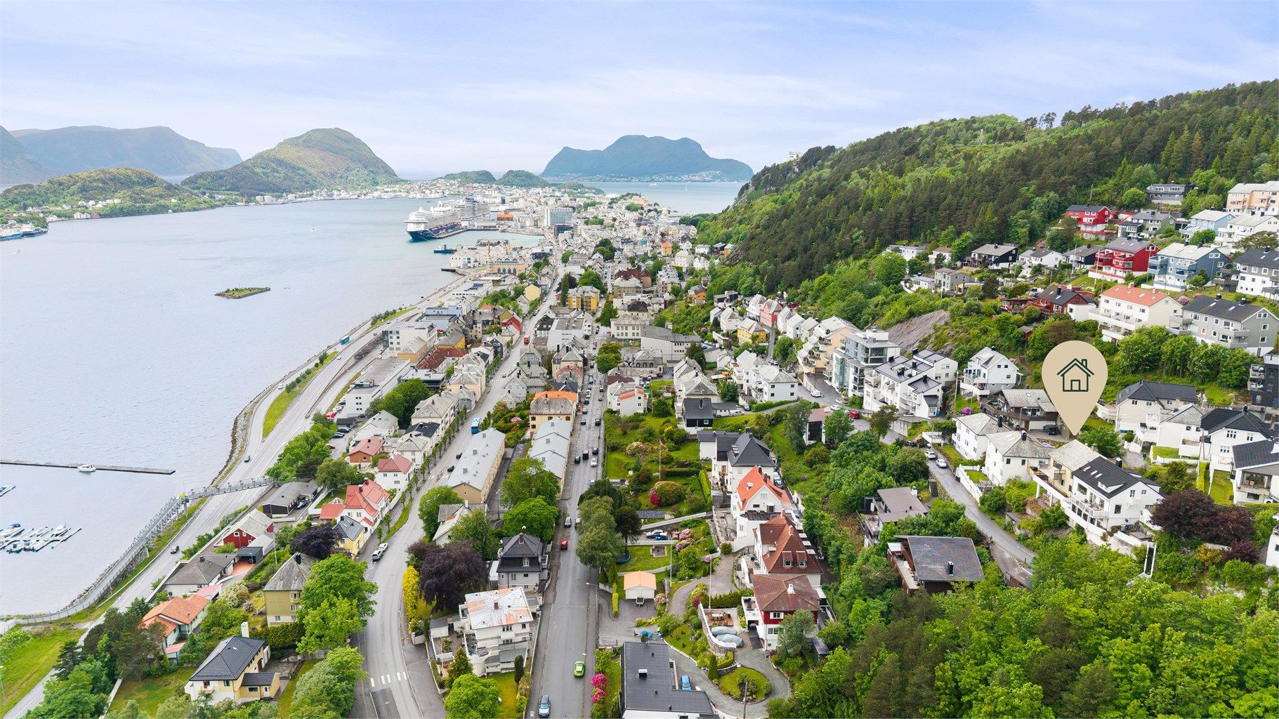 Dronebilde over nærområdet tatt fra øst mot vest og Ålesund bysentrum