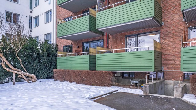 Fasade mot bakgård.