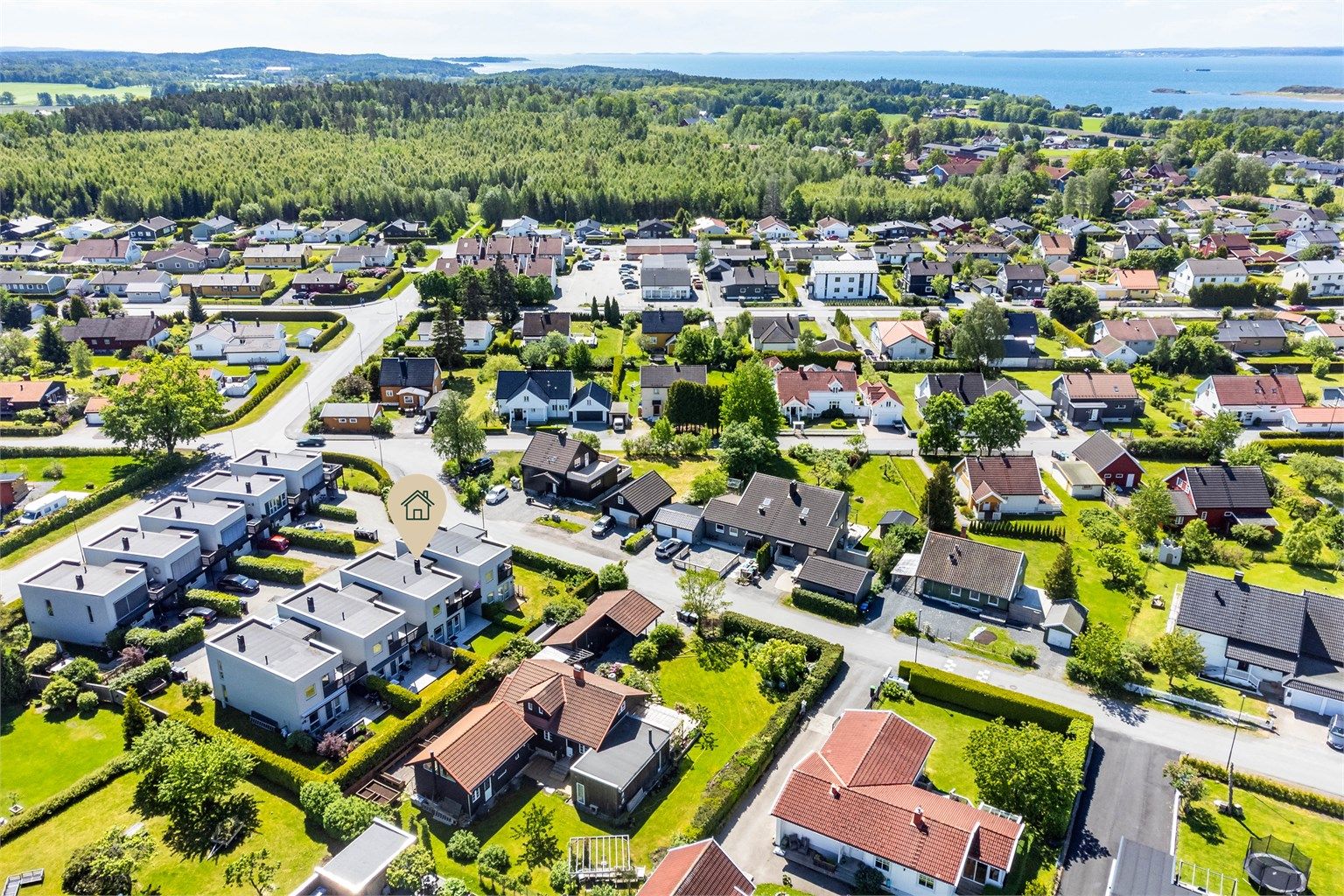 Fra Kallumlia er det kort avstand både til sjøen og badestrand, og til omfangsrike turområder i det frodige Ryggelandet.