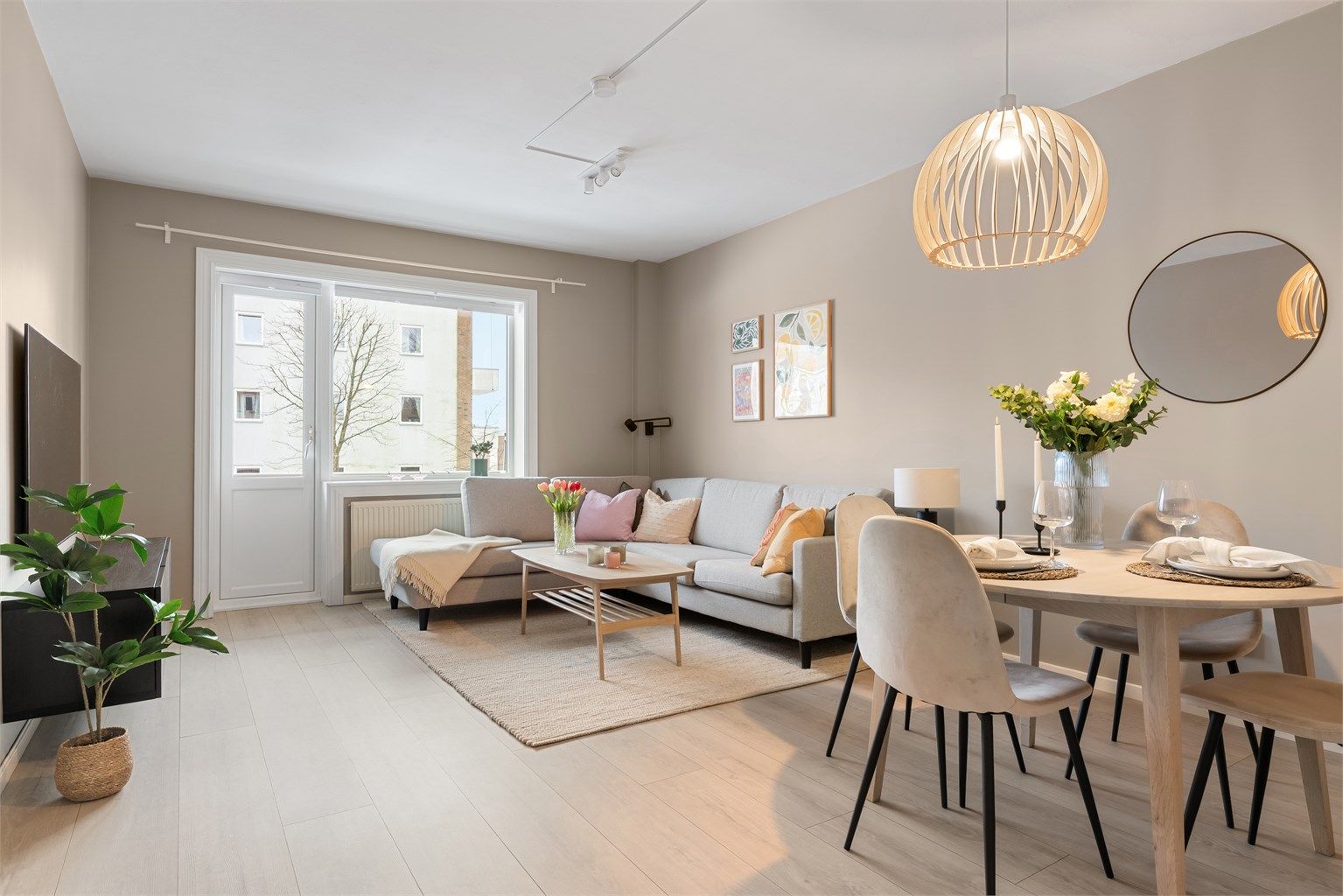 Jonas Ekse Hovland v/Krogsveen har gleden av å presentere en lys og delikat 3-roms på populære Ensjø. 