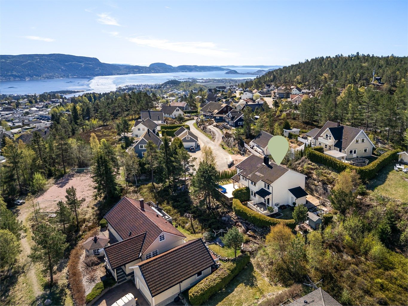 Her bor du med nærhet til naturen og en flott utsikt over nærområdet og fjorden. 
Foto: Stine Prøitz Jørgensen