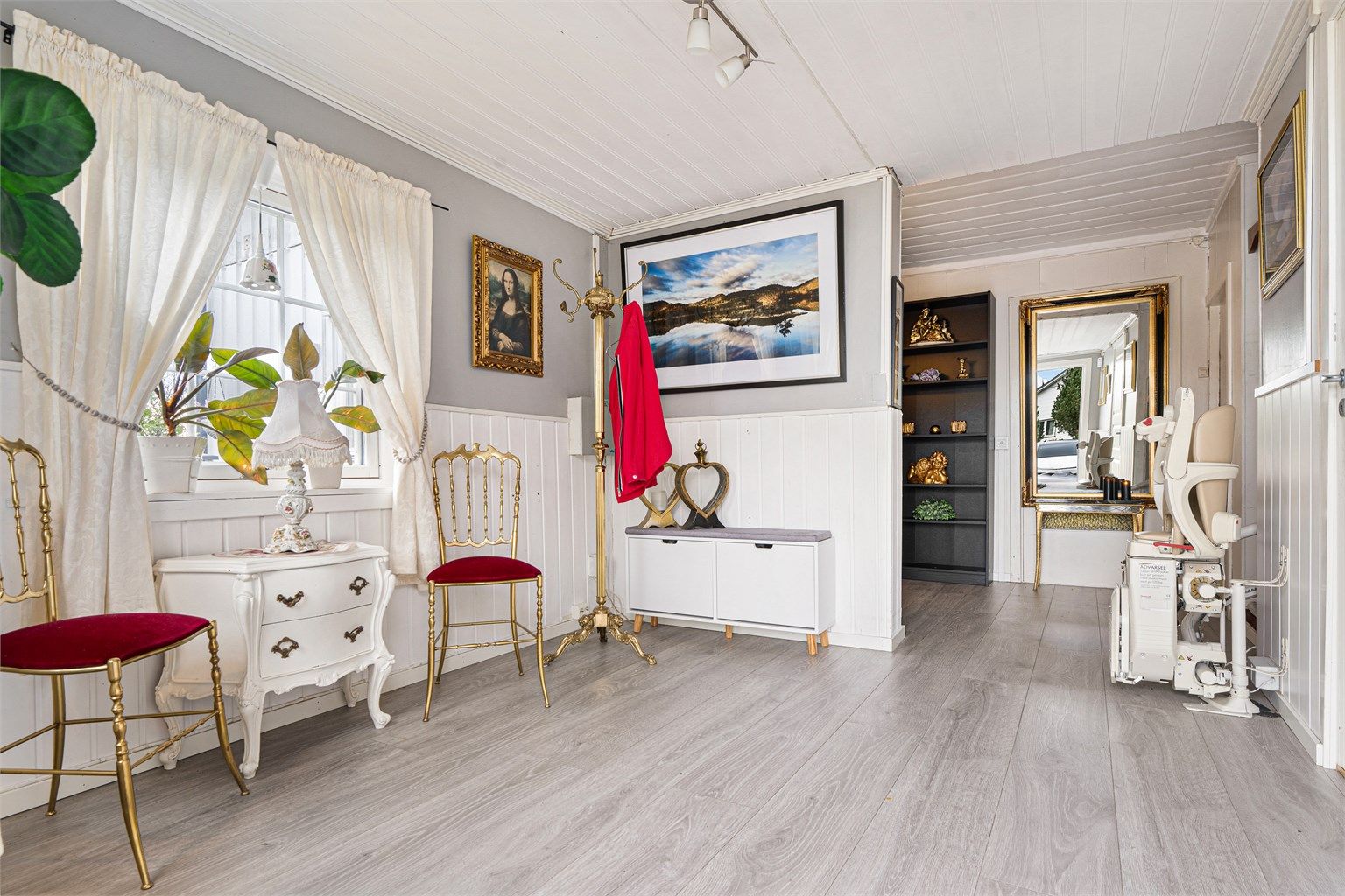 Stor og romslig entré