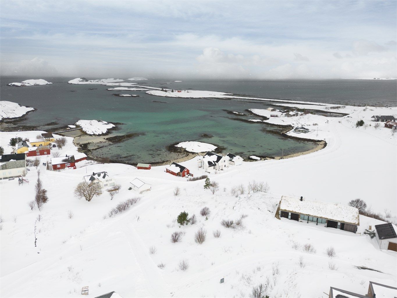Det er meget gode turforhold på både Kråkvåg og Storfosna og øyene er også kjent for sine vakre og fredelige sykkelveier i flott natur. 
