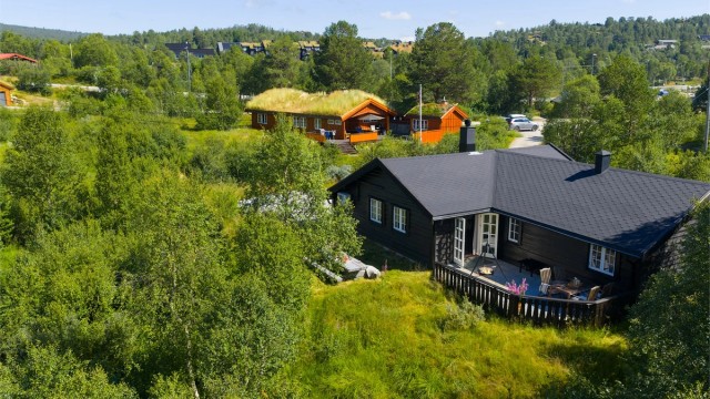 Rolig og natuskjønn beliggenhet samtidig som du kan parkere bilen, med fin gåavstand til alle fasiliteter