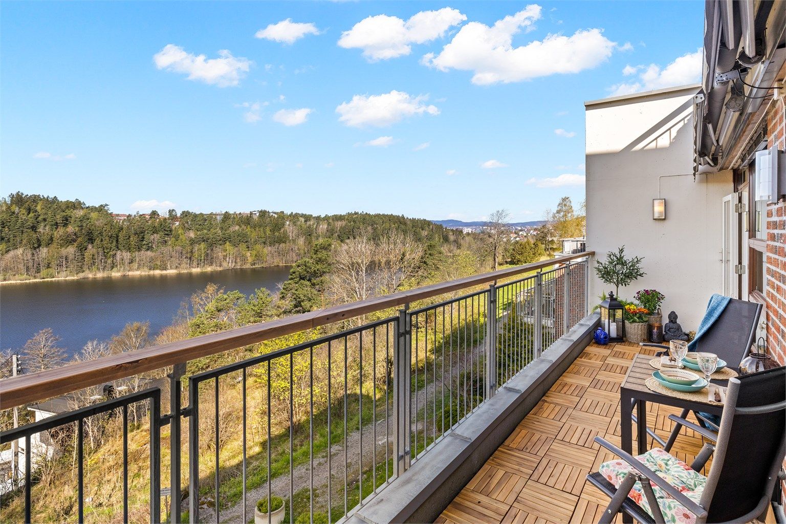 Fantastisk utsikt mot Østensjøvannet