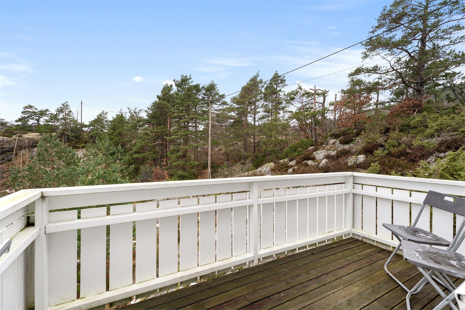 Et hyggelig sted for morgenkaffe eller rolige stunder utendørs.